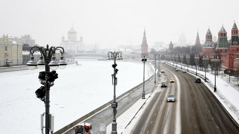 Москвичей призвали быть внимательнее на дорогах из-за гололедицы