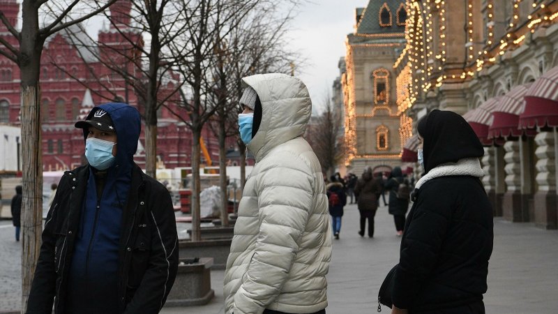 Москвичи соблюдают COVID-режим, что позволило быстро выйти из ограничений