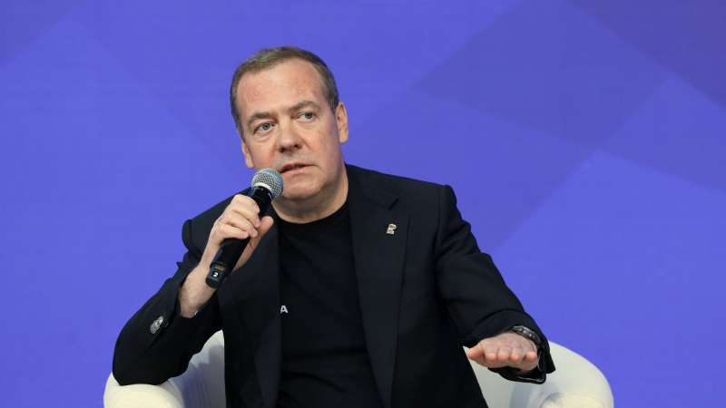 Медведев оценил слова Трампа о Зеленском