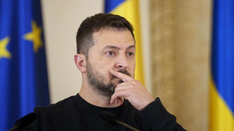 Зеленский ответил на призывы к отставке