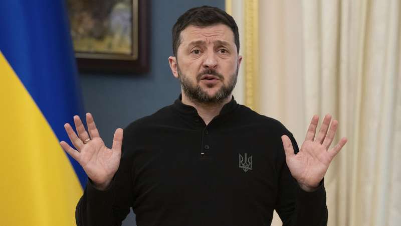 Politico назвала участников тайных переговоров с оппонентами Зеленского