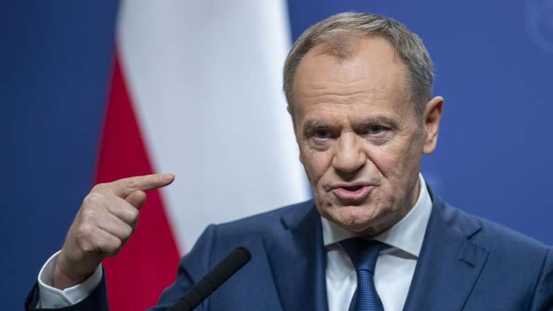 Туск призвал прекратить споры по поводу  смоленской авиакатастрофы