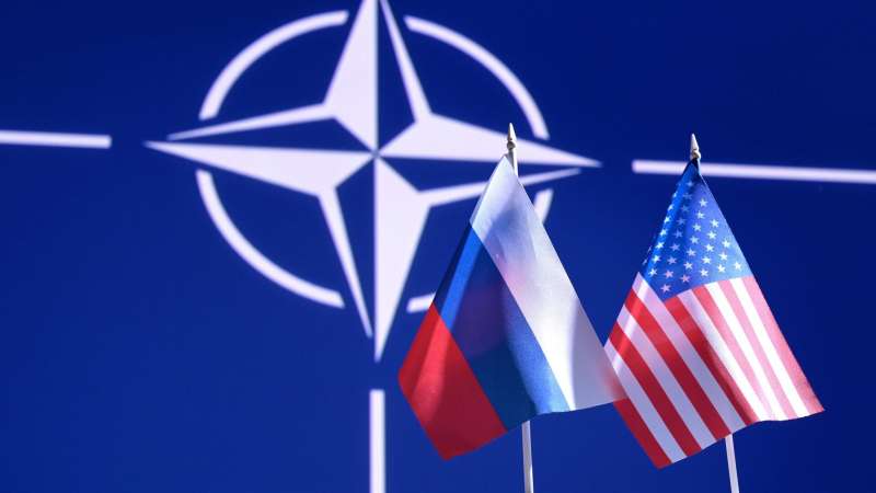 Лавров: НАТО ищет предлоги для размещения своей инфраструктуры в Арктике