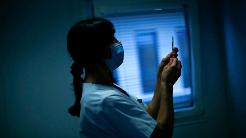 Власти США одобрили к использованию новую вакцину от COVID-19