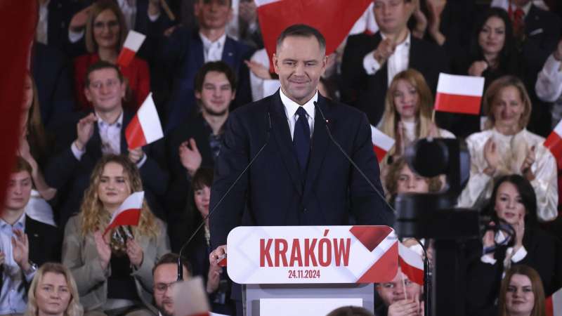Навроцкий выигрывает выборы президента Польши по данным late poll