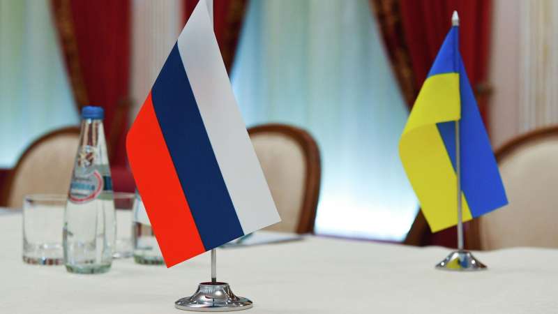 Источник рассказал о языке общения на переговорах России и Украины