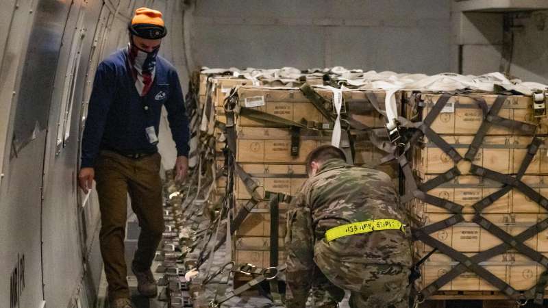 В Госдуме назвали решение США возобновить поставки оружия Украине ошибкой