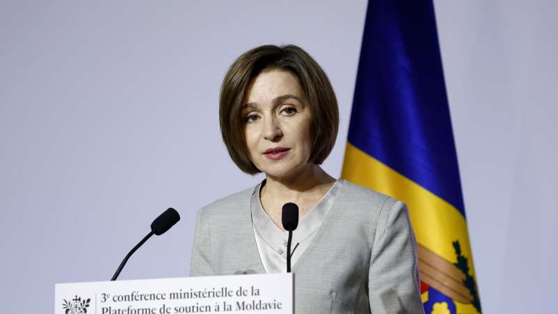 Санду пытается не допустить к власти здравые силы, заявили в Госдуме