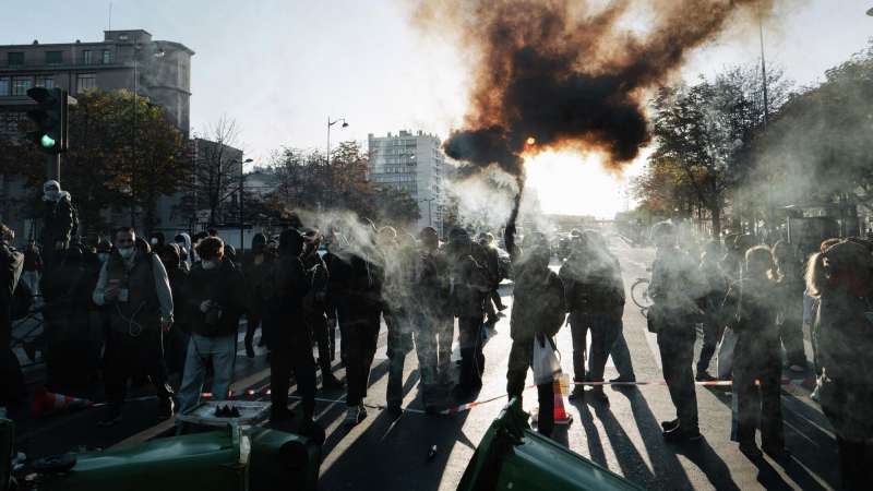 Число участников протестов во Франции достигло 175 тысяч