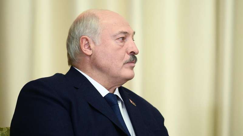 Лукашенко пообещал передать Путину "весточки" от американцев