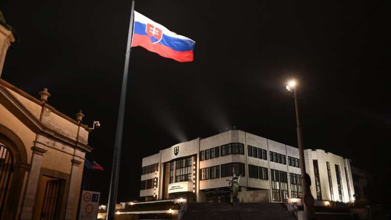 Парламент Словакии проголосует по поправкам к Конституции о двух полах