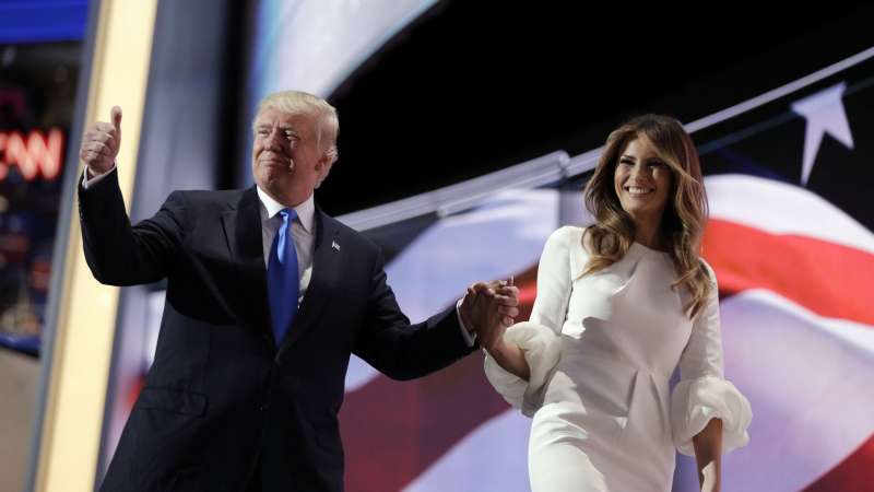 СМИ узнали, о чем спорили Трамп и Меланья на борту вертолета