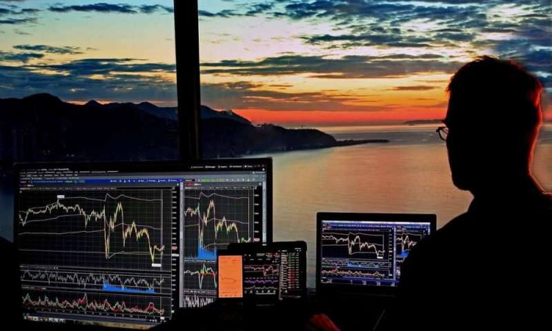 Биткоин опускается ниже 000 на фоне опасений из‑за тарифов Трампа