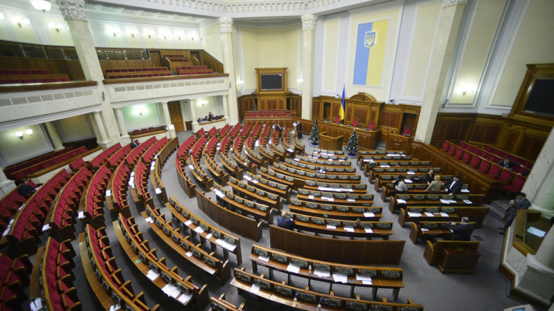 Число депутатов Рады достигло рекордно низкого уровня
