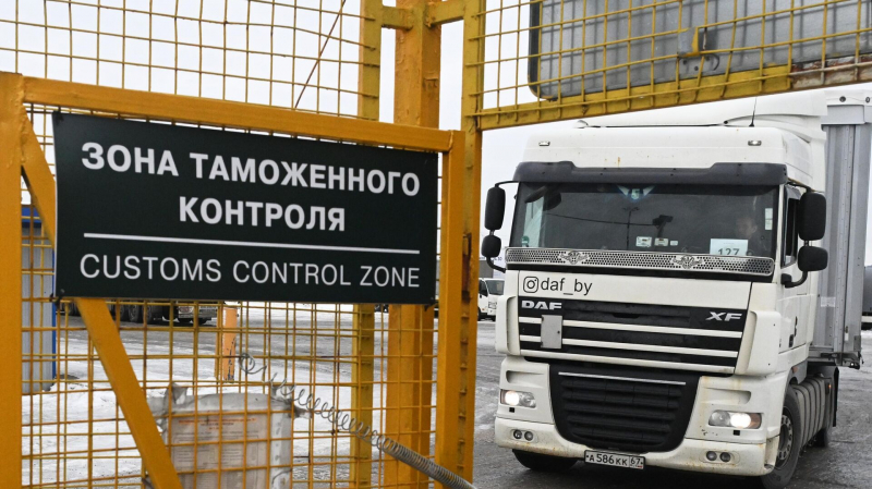 Казахстан будет временно перечислять ввозные таможенные пошлины России и Беларуси в рублях