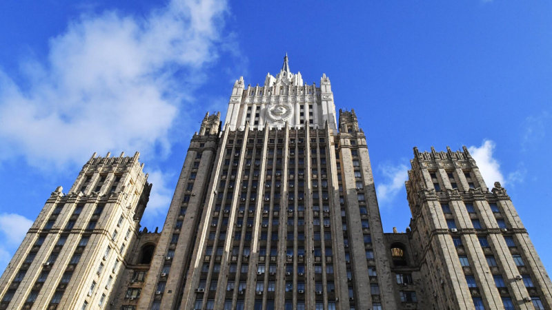 МИД сообщил о возвращении из Ирана первой группы россиян