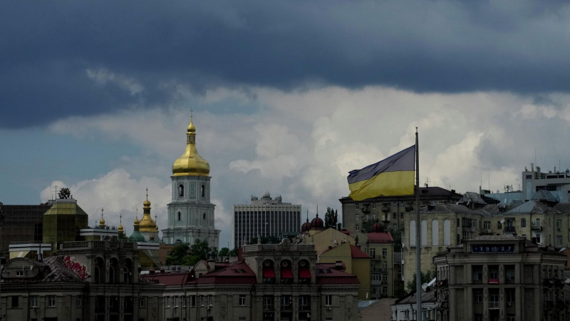 Отъезд украинцев подтверждает их нежелание гибнуть за Киев, заявил МИД