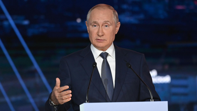 Путин призвал к созданию справедливой системы международных отношений в АТР