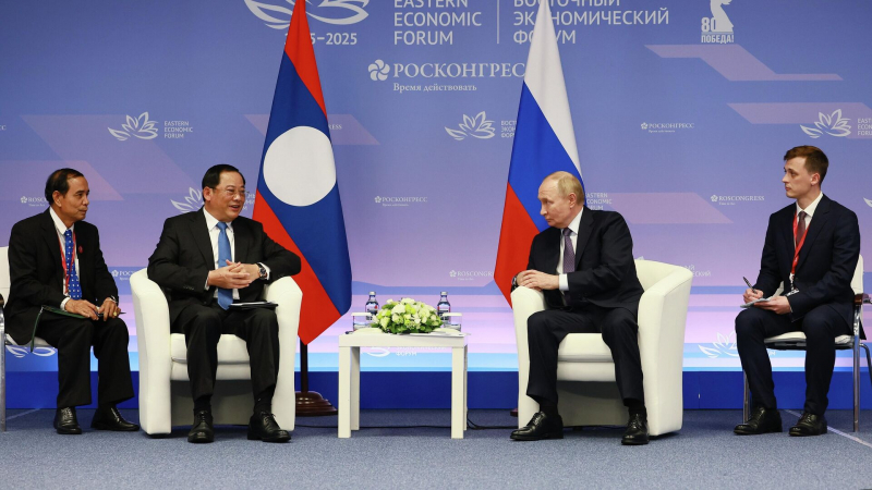 Путин ведет Россию вперед, заявил премьер Лаоса
