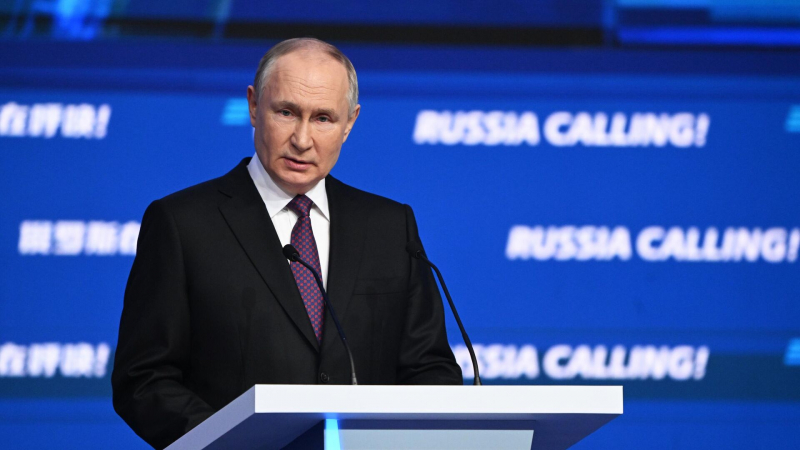 Путин выразил соболезнования семьям погибших в авиакатастрофе в Актау