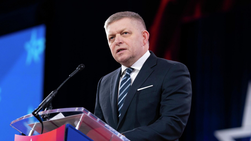 Словакия заинтересована в перезапуске отношений с Россией, заявил Фицо