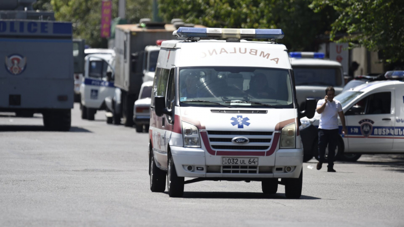 В Армении в церкви молодой человек напал с ножом на мужчину